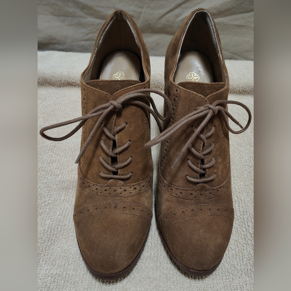 Brown Suede Lace-Up Heeled Oxford Shoes - Picture 3 of 8